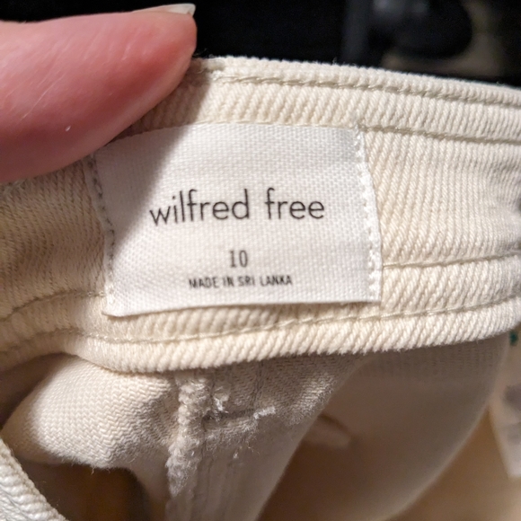2 For 1. Wilfred Free Modern Utility Pants. Color Green & Cream (off-white). - Picture 7 of 11